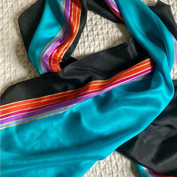 Oblong silk, stripe scarf, signed. - Picture 5 of 5